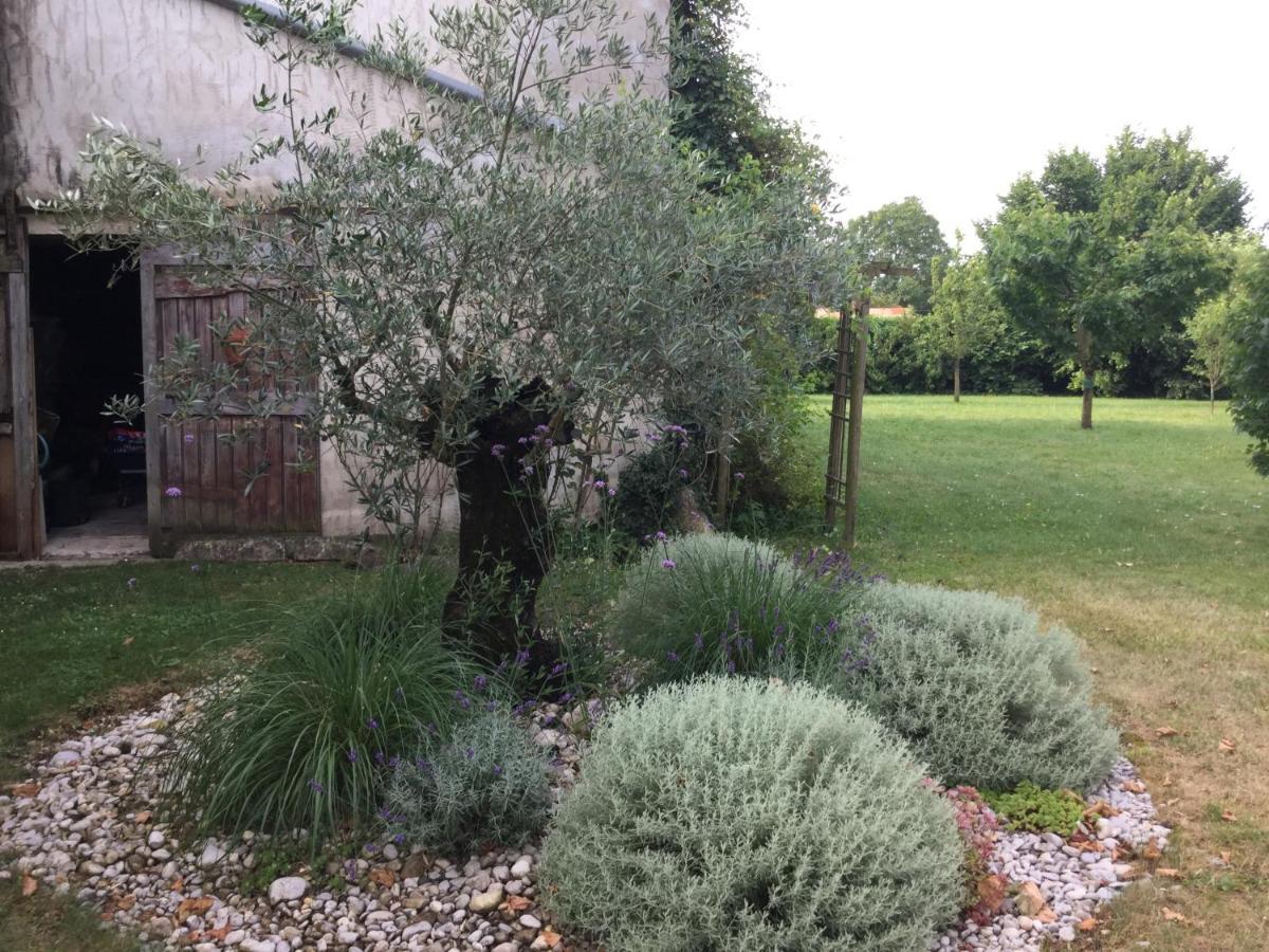 Chambres Et Roulotte De La Gentilhommiere Chazey-sur-Ain Luaran gambar